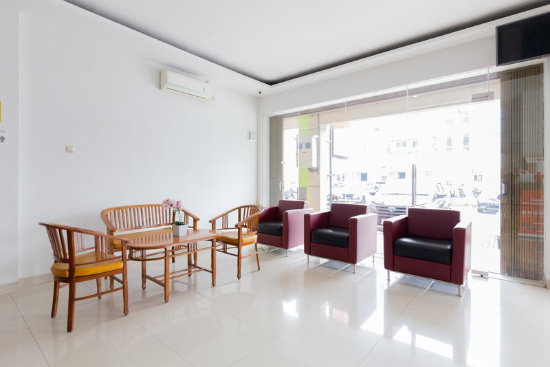 RedDoorz Plus near Living Plaza Jababeka, Bekasi, Indonesia