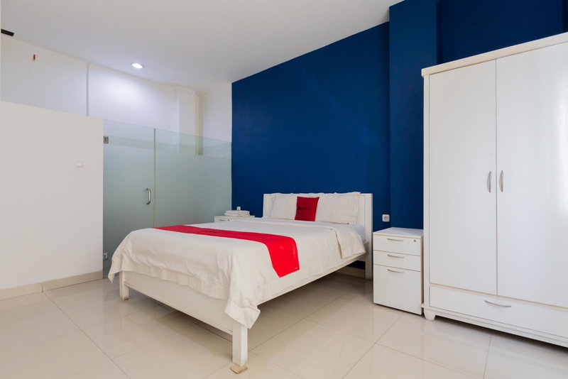 RedDoorz Plus near Living Plaza Jababeka, Bekasi, Indonesia