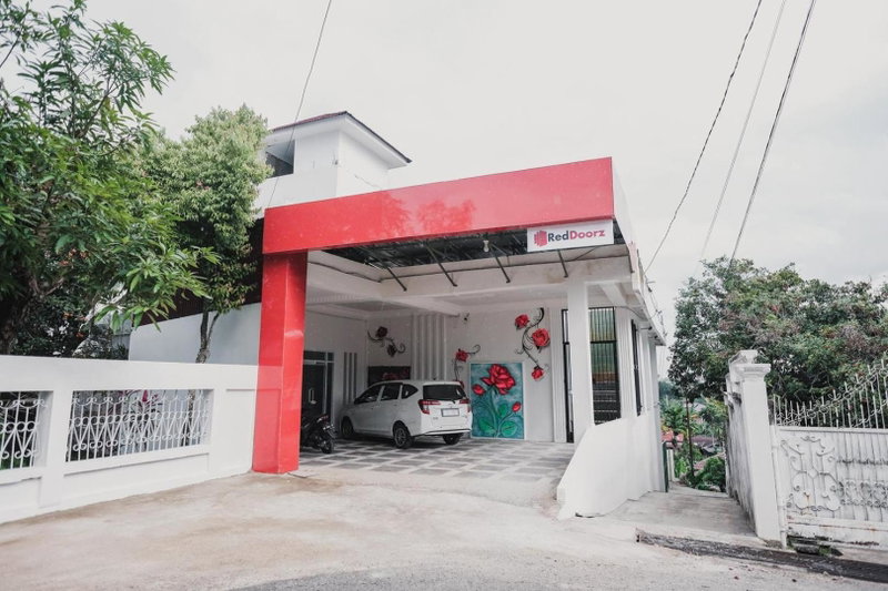 RedDoorz Syariah near Arafah Hospital Jambi, Jambi, Indonesia