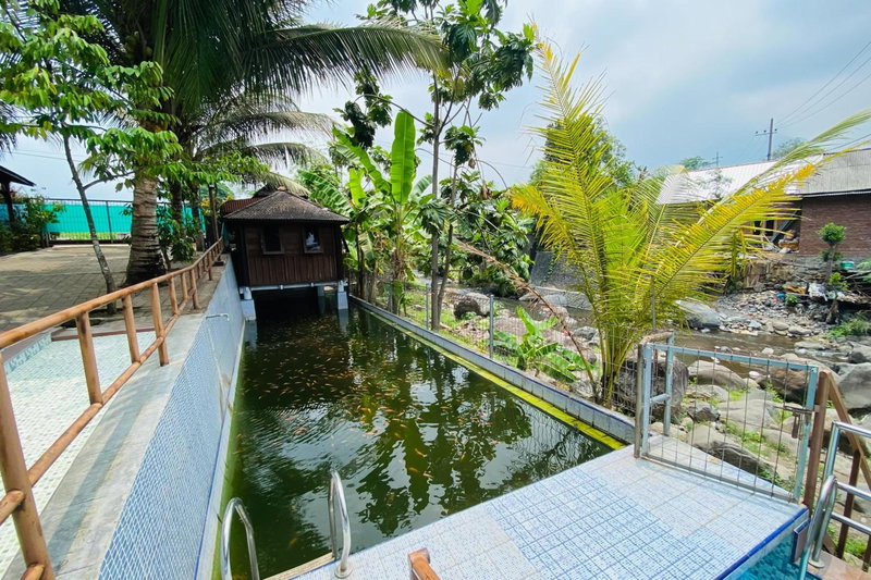 Hotel dan Gazebo Syariah Pinggir Kali Prigen RedPartner, Pasuruan, Indonesia