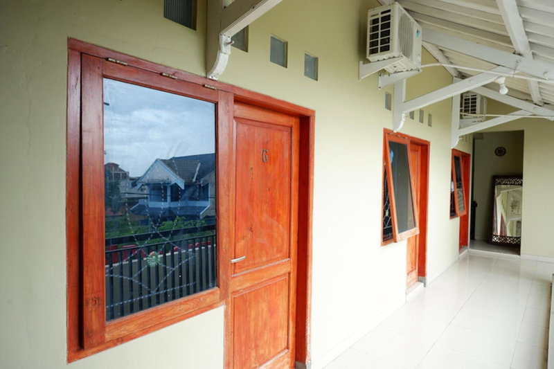 RedDoorz Syariah near UMS Solo - RSO Soeharso, Solo, Indonesia