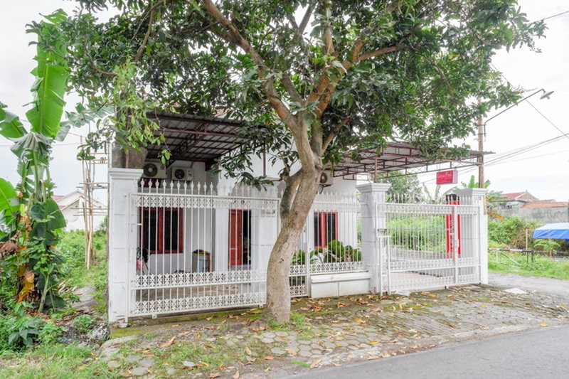 RedDoorz Syariah near UMS Solo - RSO Soeharso, Solo, Indonesia