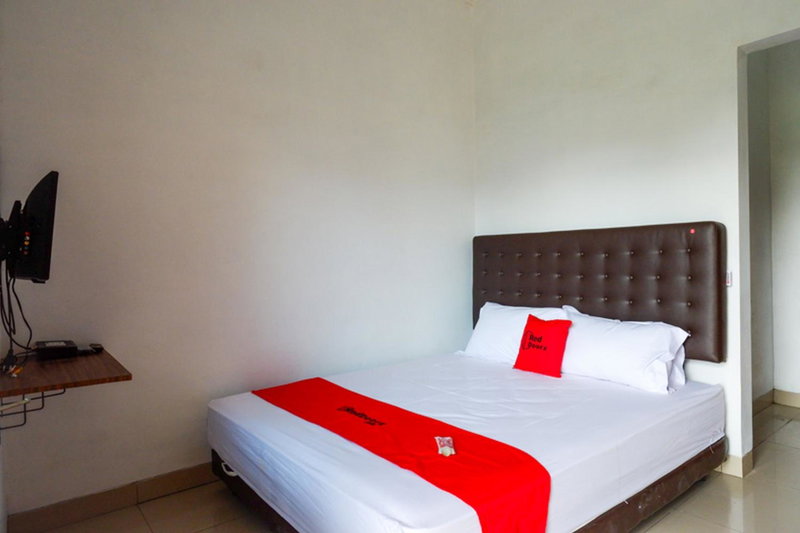 RedDoorz Syariah near UMS Solo - RSO Soeharso, Solo, Indonesia