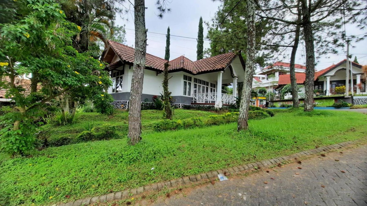 Villa Denisa, Indonesia