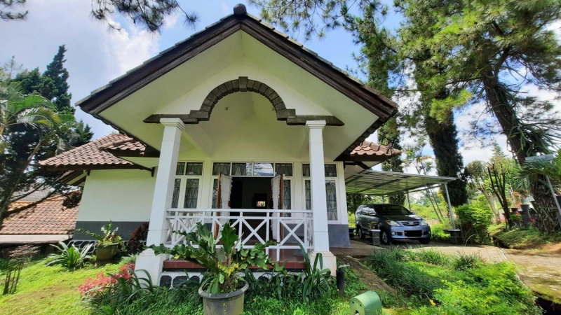 Villa Denisa, Tlekung, Indonesia