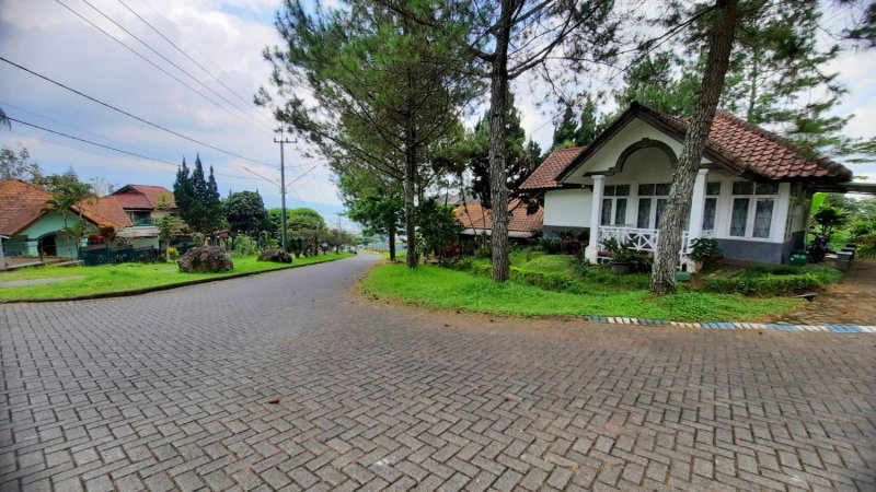 Villa Denisa, Tlekung, Indonesia