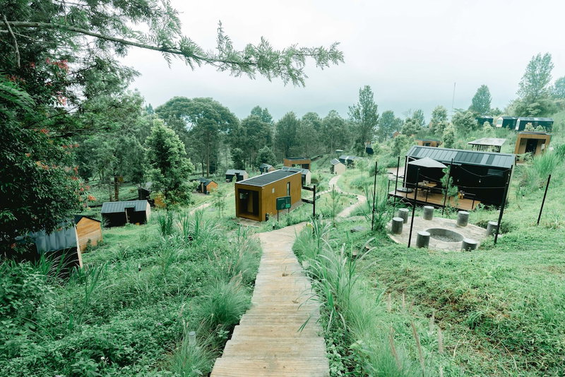 Bobocabin Gunung Mas, Cisarua, Indonesia