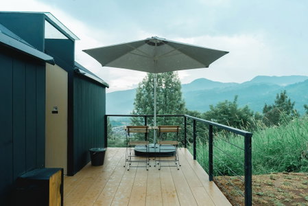 Bobocabin Gunung Mas, Cisarua, Indonesia