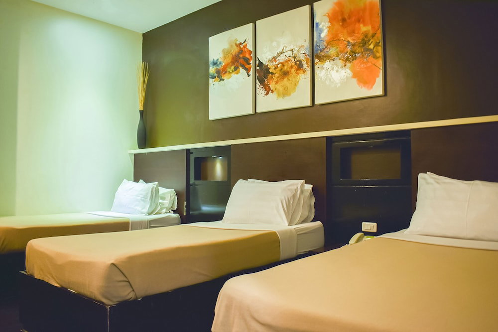 Hotel · Vaccinated Staff - Capital O 826 Green Windows Dormitel, Davao