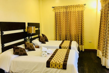 Kamayan sa Palaisdaan Hotel and Resort, Tayabas City, Philippines