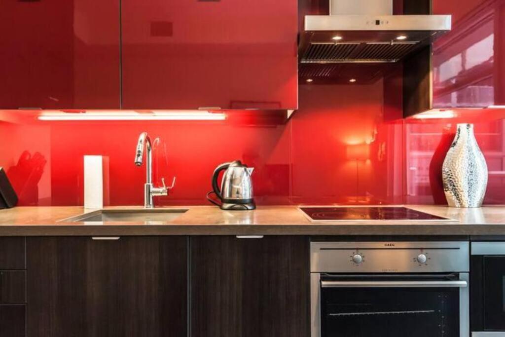 Skyline Suites - Walk to MTCC, ACC, Rogers Centre & Entertainment District, Canada