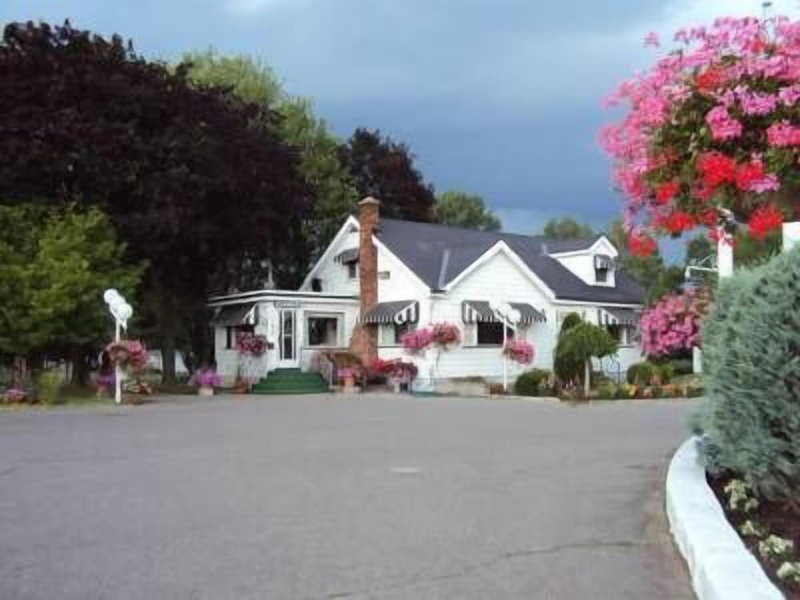 Trenton Park Cottages, Quinte West, Canada