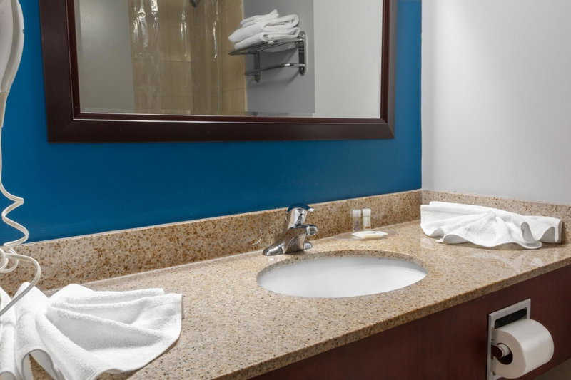 Premier Inn & Suites - Downtown Hamilton, Hamilton, Canada