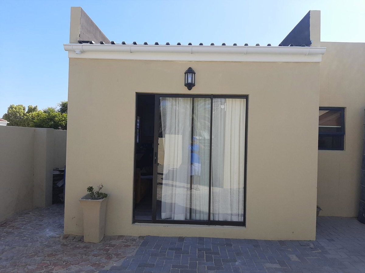 Hotel · Shalom Self catering, Cape Town