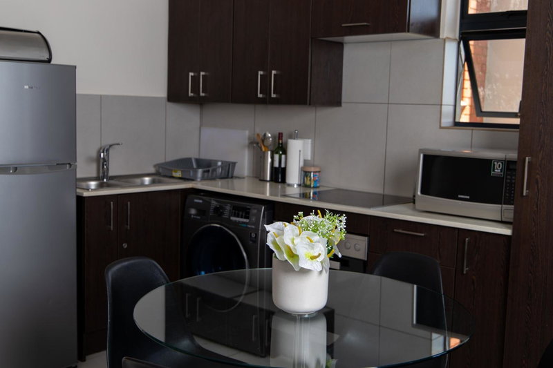 2Bedroom apartment in a secure golf estate.WIFI, Roodepoort, South Africa