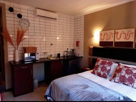Best overnight with free WiFi. Modern & private, Bloemfontein, South Africa