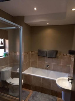 Best overnight with free WiFi. Modern & private, Bloemfontein, South Africa