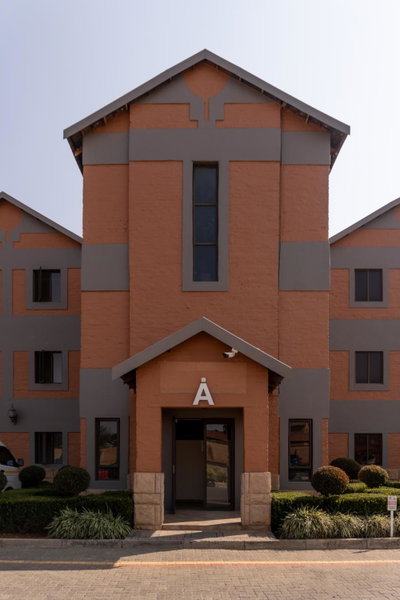 Best overnight with free WiFi. Modern & private, Bloemfontein, South Africa
