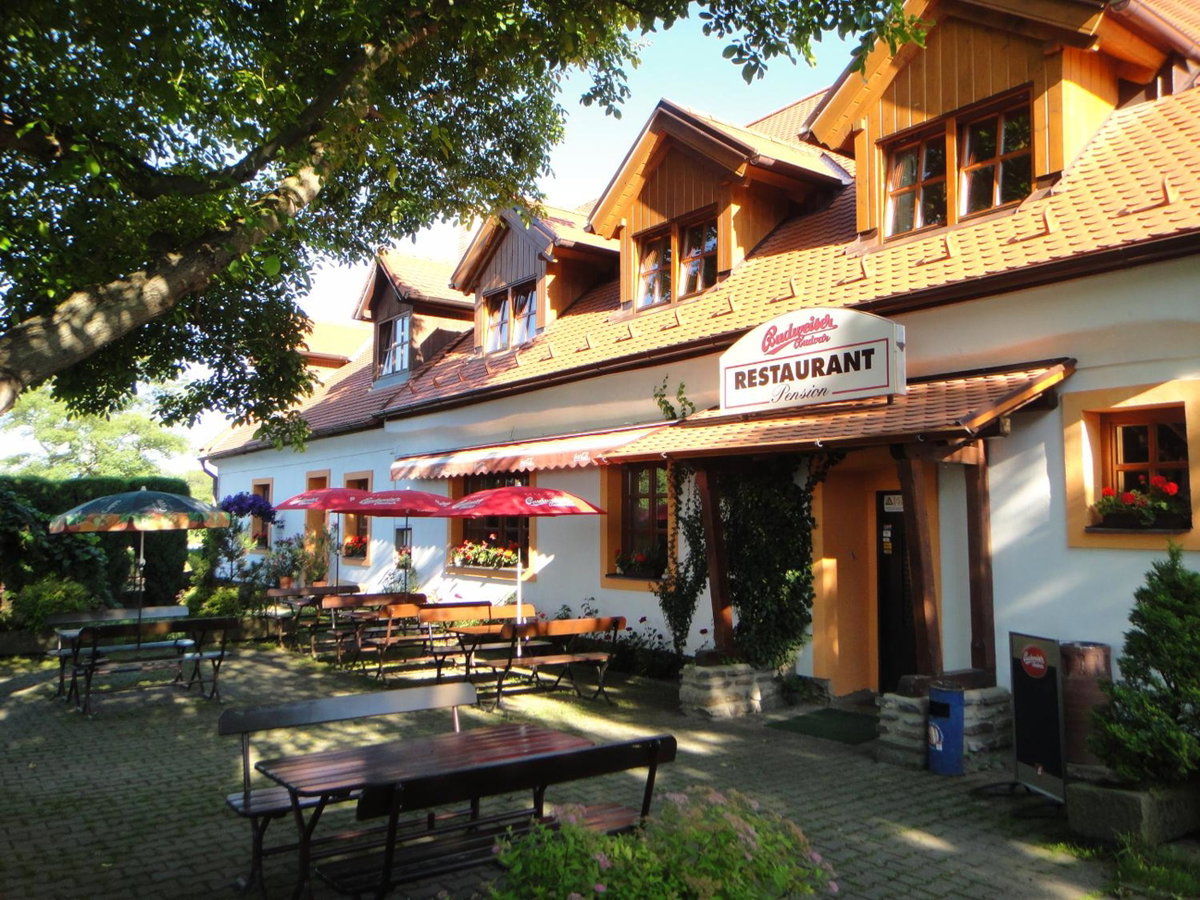 Hotel · Pension & Restaurant U Koňské dráhy Holkov, Velešín