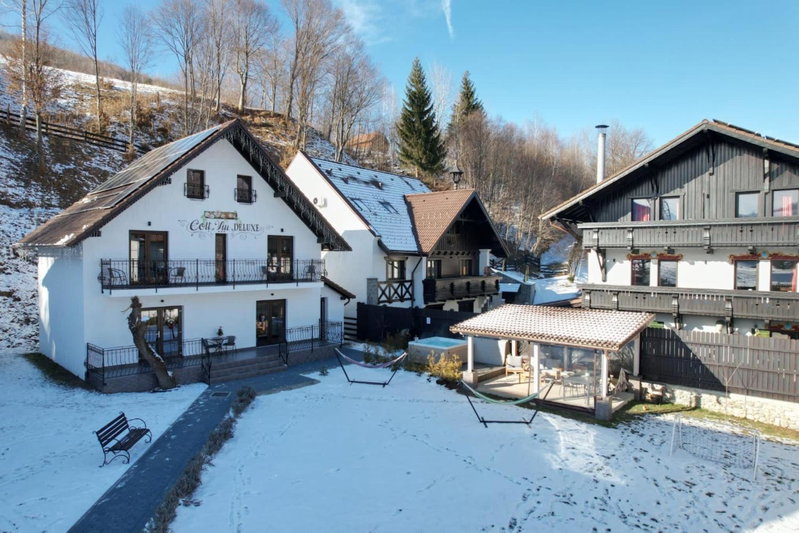 Colț Viu Deluxe, Şimon, Romania