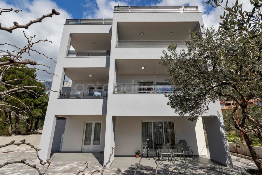 Penthouse With Panoramic View Ally, Makarska, Croatia
