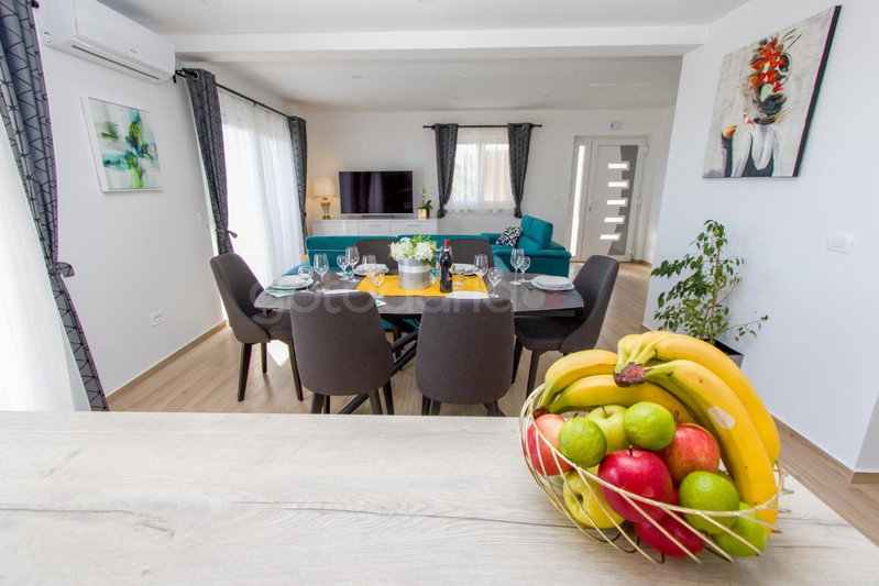 Penthouse With Panoramic View Ally, Makarska, Croatia