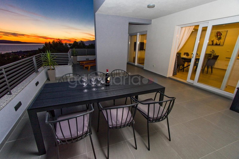 Penthouse With Panoramic View Ally, Makarska, Croatia