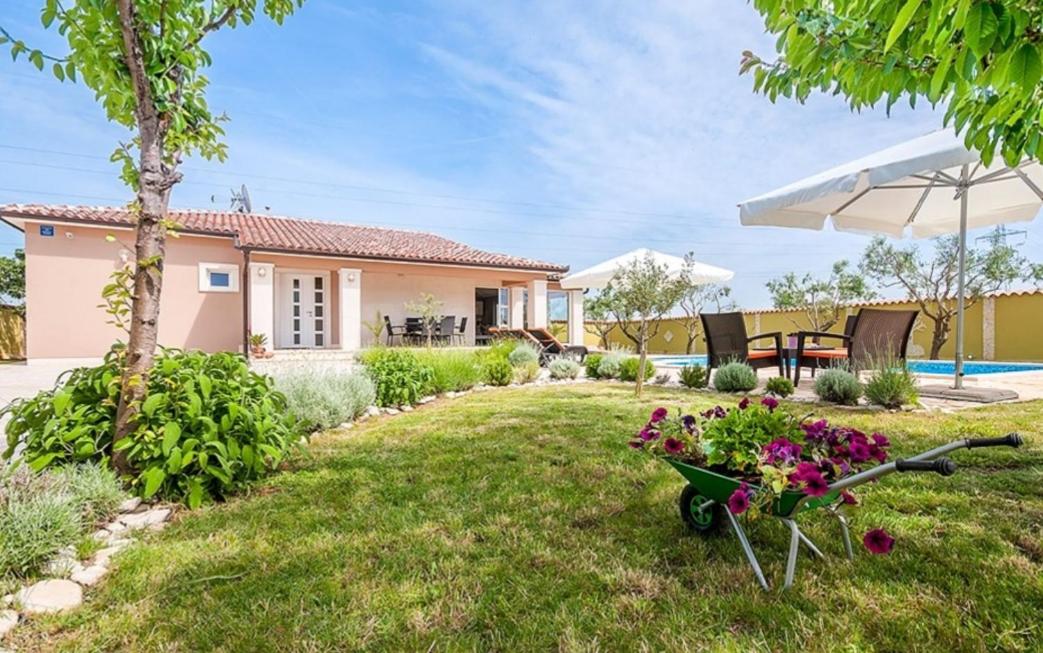 Hotel · Villa Zafirah Pula, Pula