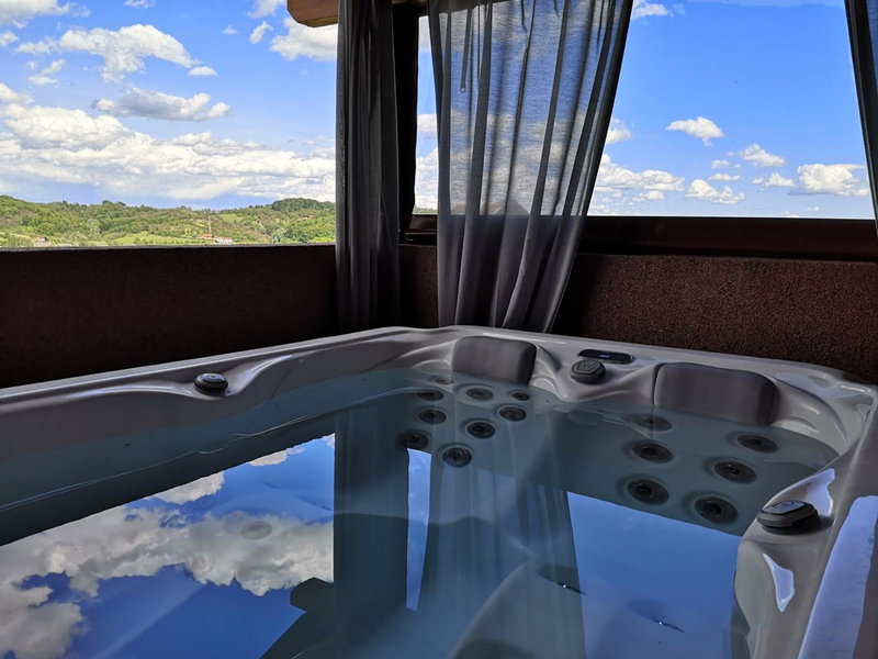 Apartment Viksa with Jacuzzi, Zagreb, Croatia