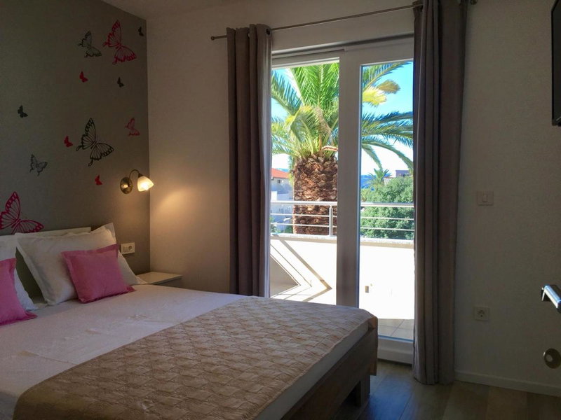 Apartments Lozina, Drvenik, Croatia