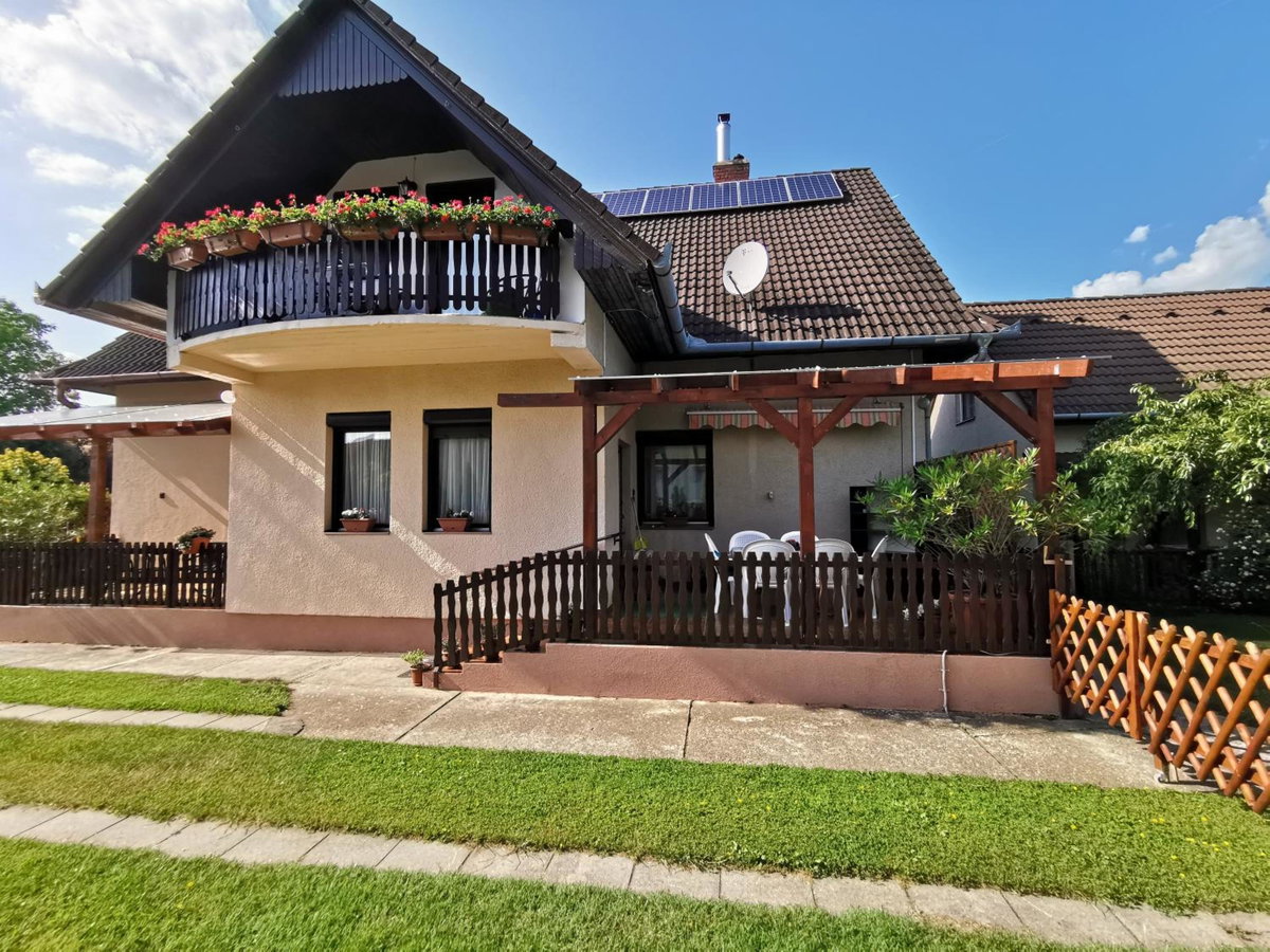 Hotel · Erika Apartman Klímával, Balatonkeresztúr