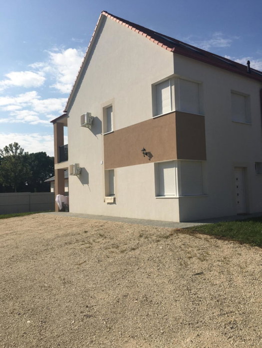 Szofi Apartman Pápa Fenyves u. 19., Pápa, Hungary