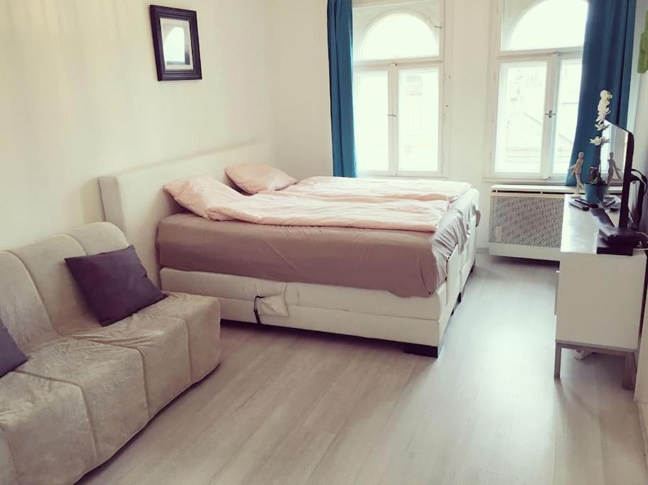Queen Bed Central Budapest, Hungary