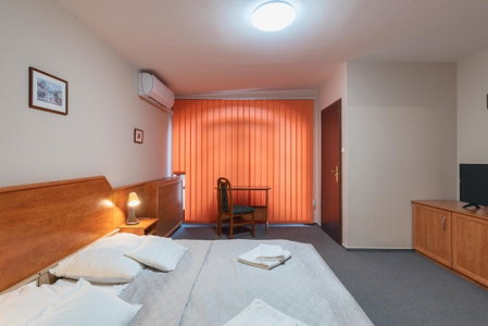 Delanta Panzio, Pécs, Hungary