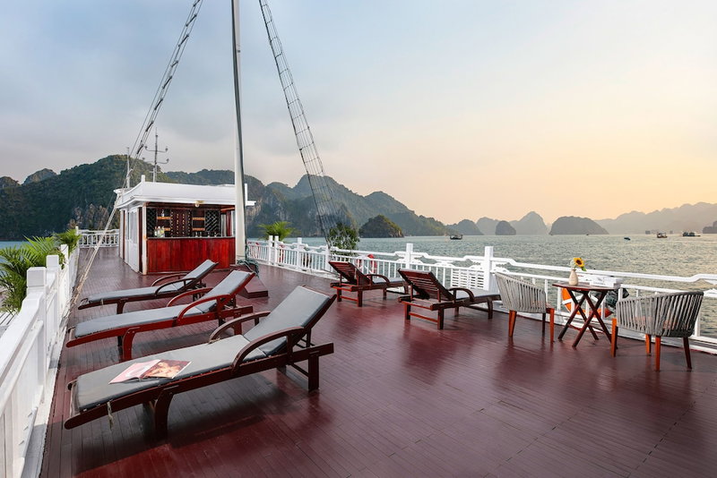 La Regina Classic Cruise, Ha Long, Vietnam