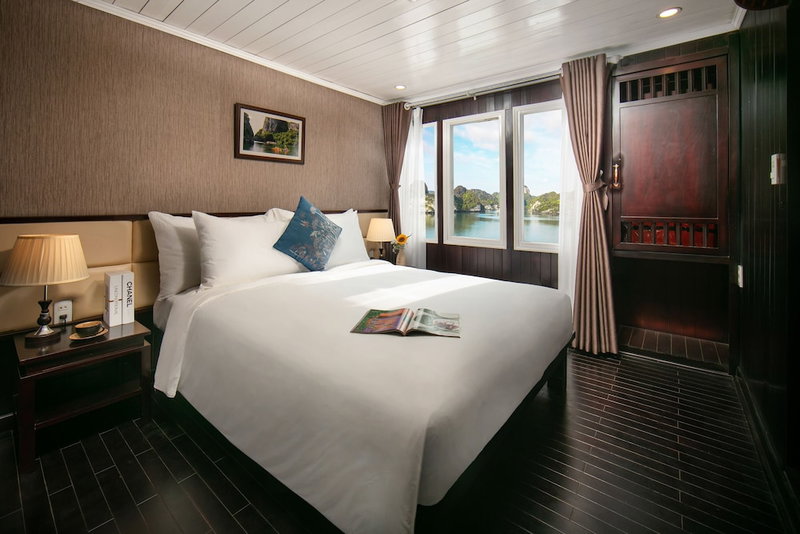 La Regina Classic Cruise, Ha Long, Vietnam