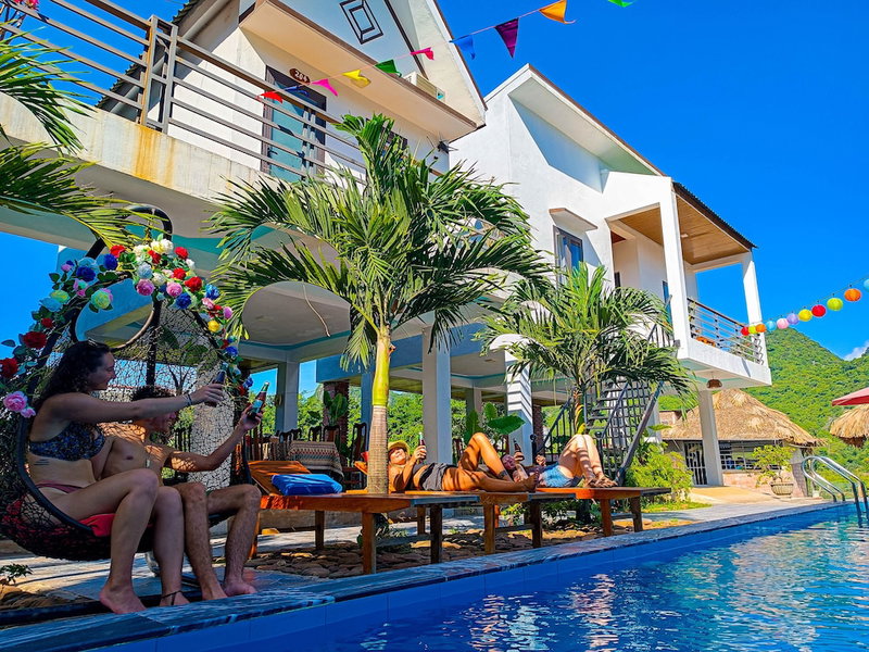 YoLo Pool Bar Villas, Bo Trach, Vietnam