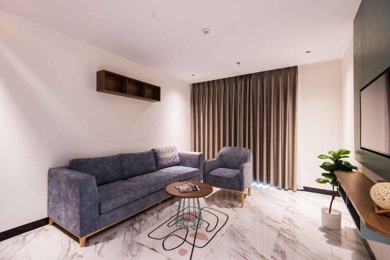 Luxe Paradise Suites Hotel Hoang Cau, Hanoi, Vietnam