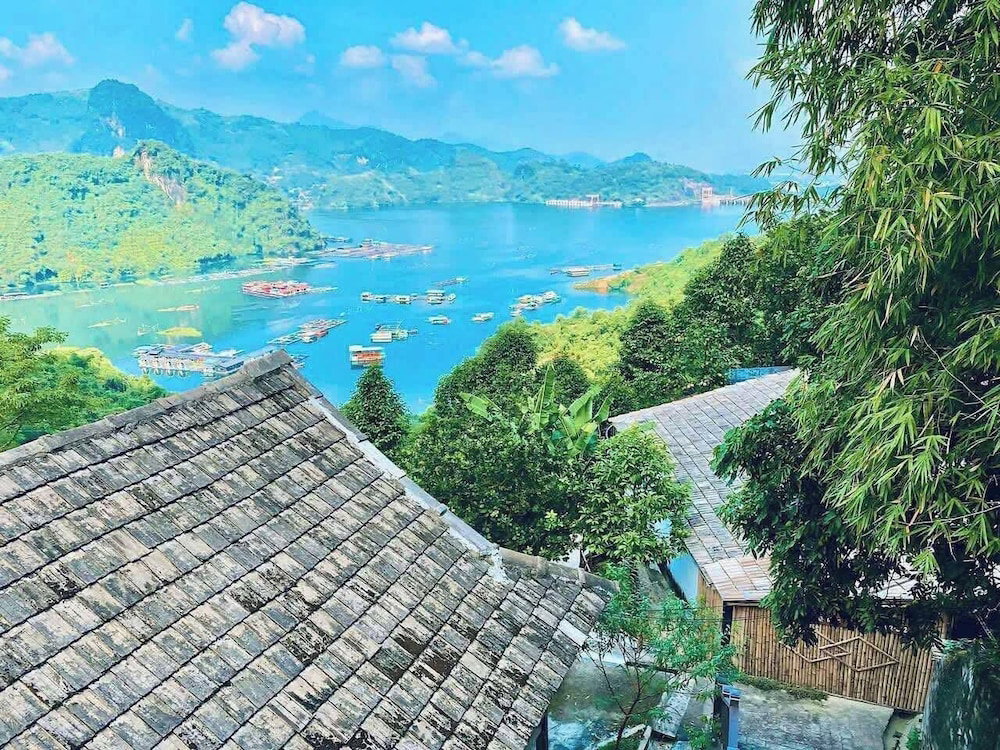 Hotel · Gia Trang Heian Hoa Binh, Hoa Binh