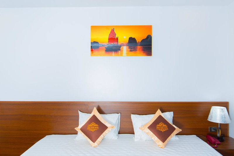 Hong Ngan Hotel, Ha Long, Vietnam