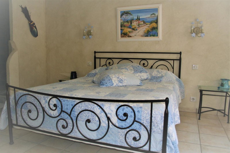 LE MAS DES TARENTES Chambres d'hôtes, Trans-en-Provence, France