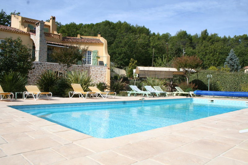 LE MAS DES TARENTES Chambres d'hôtes, Trans-en-Provence, France