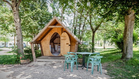 Camping de Tournus - Drole de cabane, Tournus, France