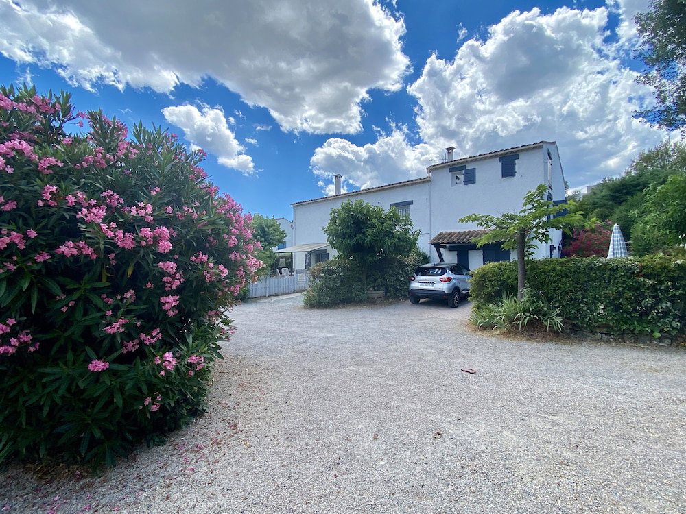 Hotel · Le Mas Du Bijou Bleu, Puget-sur-Argens