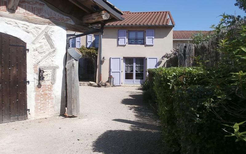 Hotel · GITE DU ROY D'AMONT (Plaine de l'Ain), Lagnieu