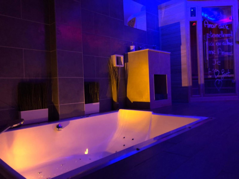 chambre avec spa by jordans collection, Dijon, France