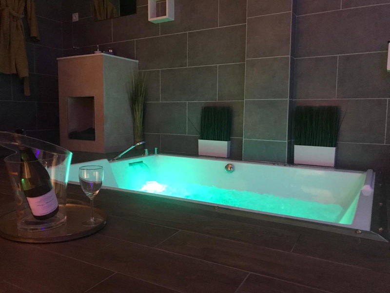 chambre avec spa by jordans collection, Dijon, France