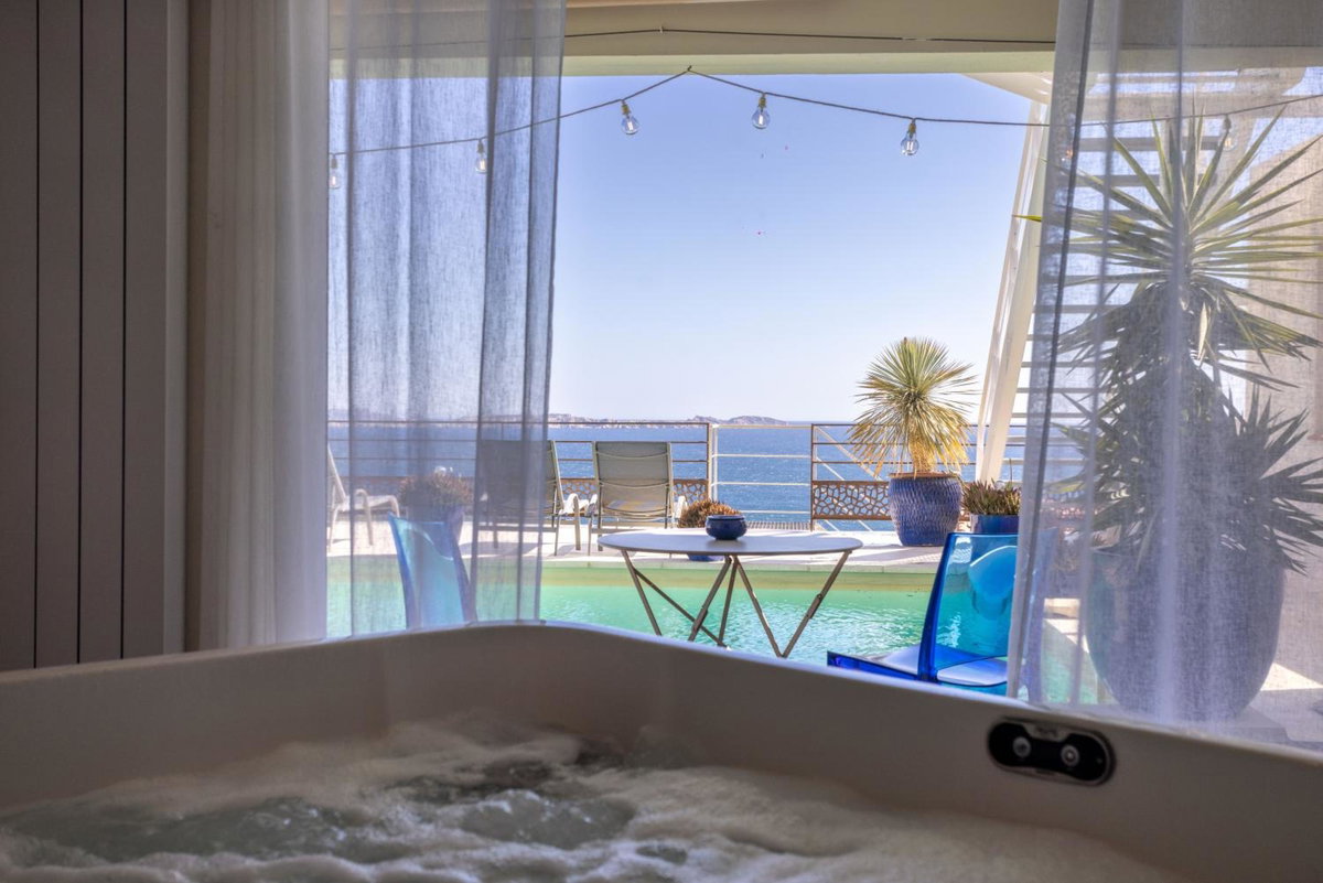 LES SUITES LOVE 1 SPA VUE MER PISCINe, France