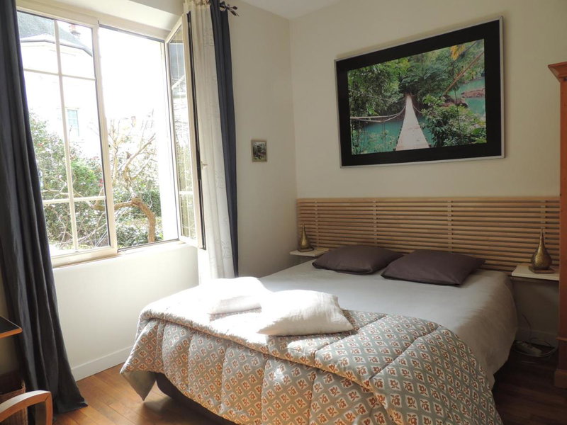 Chambre d'hôte le jardin de l'Esplanade Rennes Centre et gare, Rennes, France