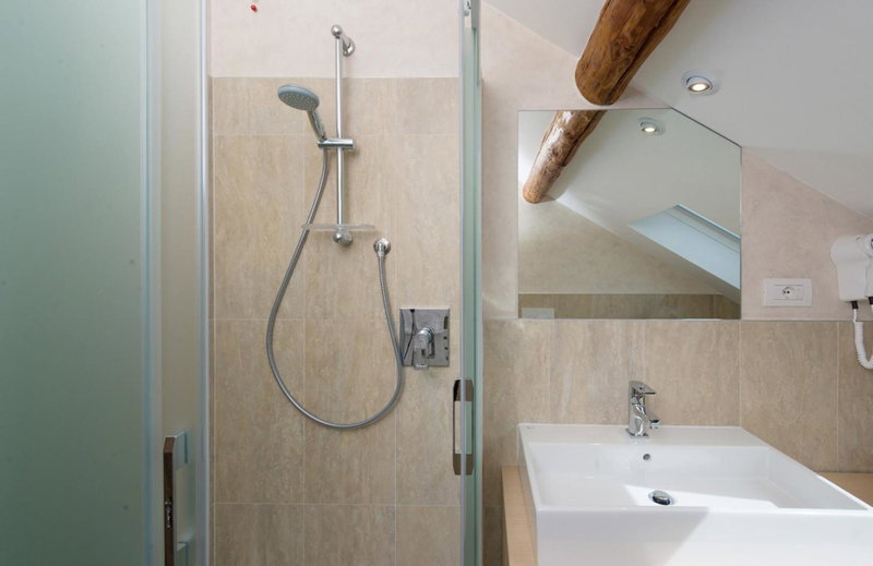 Hotel Helvetia, Lezzeno, Italy